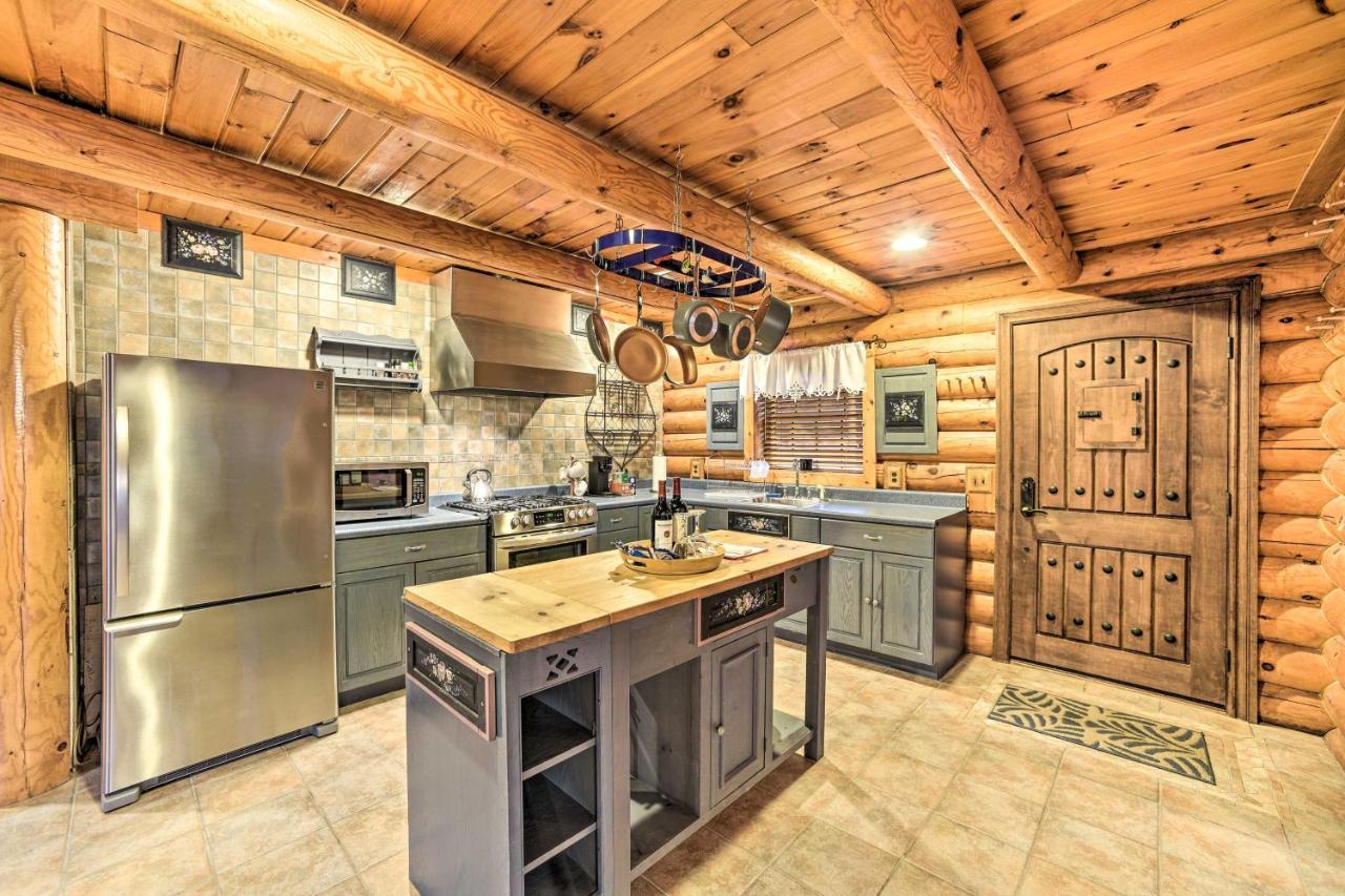 Spacious Cabin With Decks Near Saratoga Springs Middle Grove Exterior foto