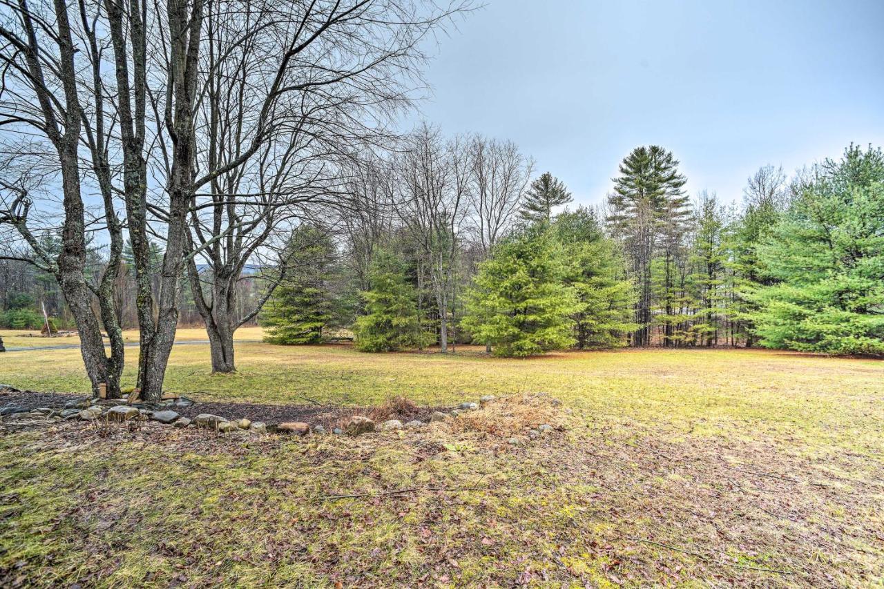 Spacious Cabin With Decks Near Saratoga Springs Middle Grove Exterior foto