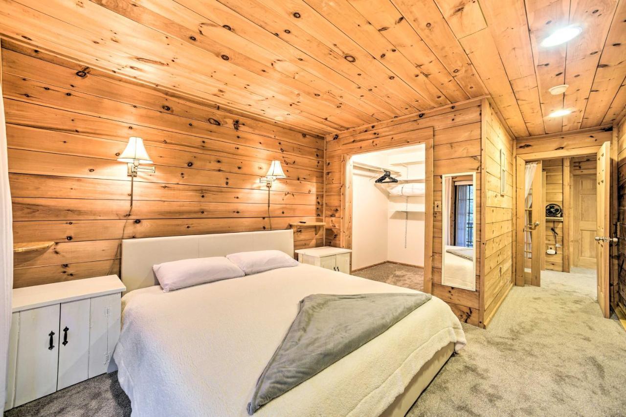 Spacious Cabin With Decks Near Saratoga Springs Middle Grove Exterior foto